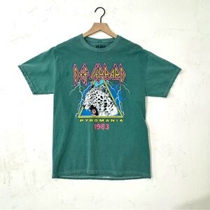 Def Leppard Pyromania 1983 Band Tee – Green Graphic T-Shirt (L)